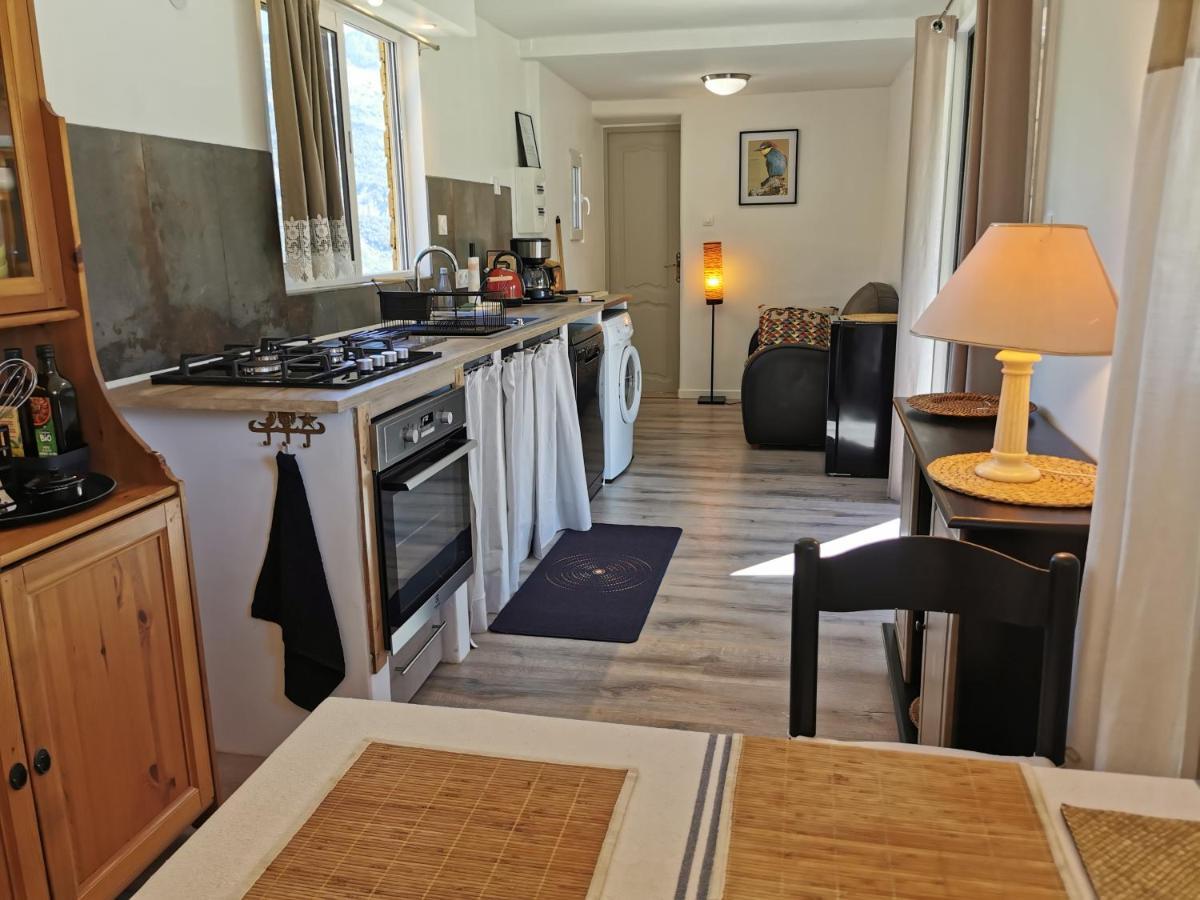 La Peyregoune, Logement En Pleine Nature Et Table D'Hotes Blieux Exterior foto